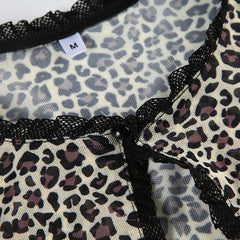 Blusa con lazo en la parte delantera y estampado de leopardo